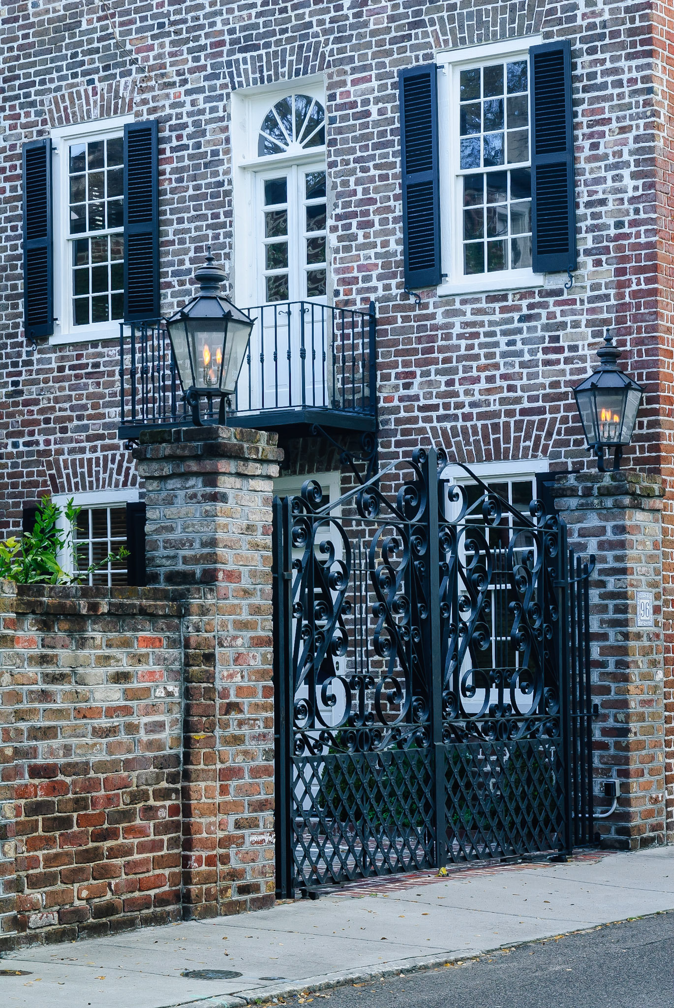 DTGD14526 Charleston Architecture in The Battery