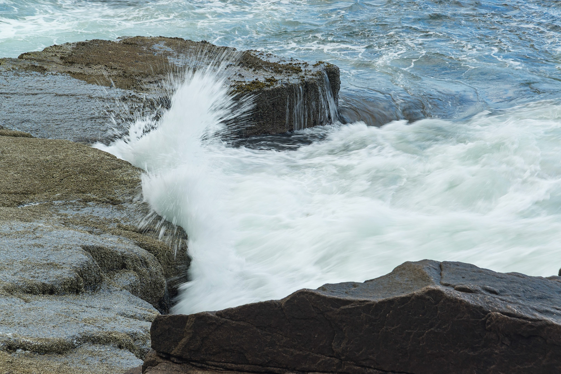 DTGD17544 Crashing Waves