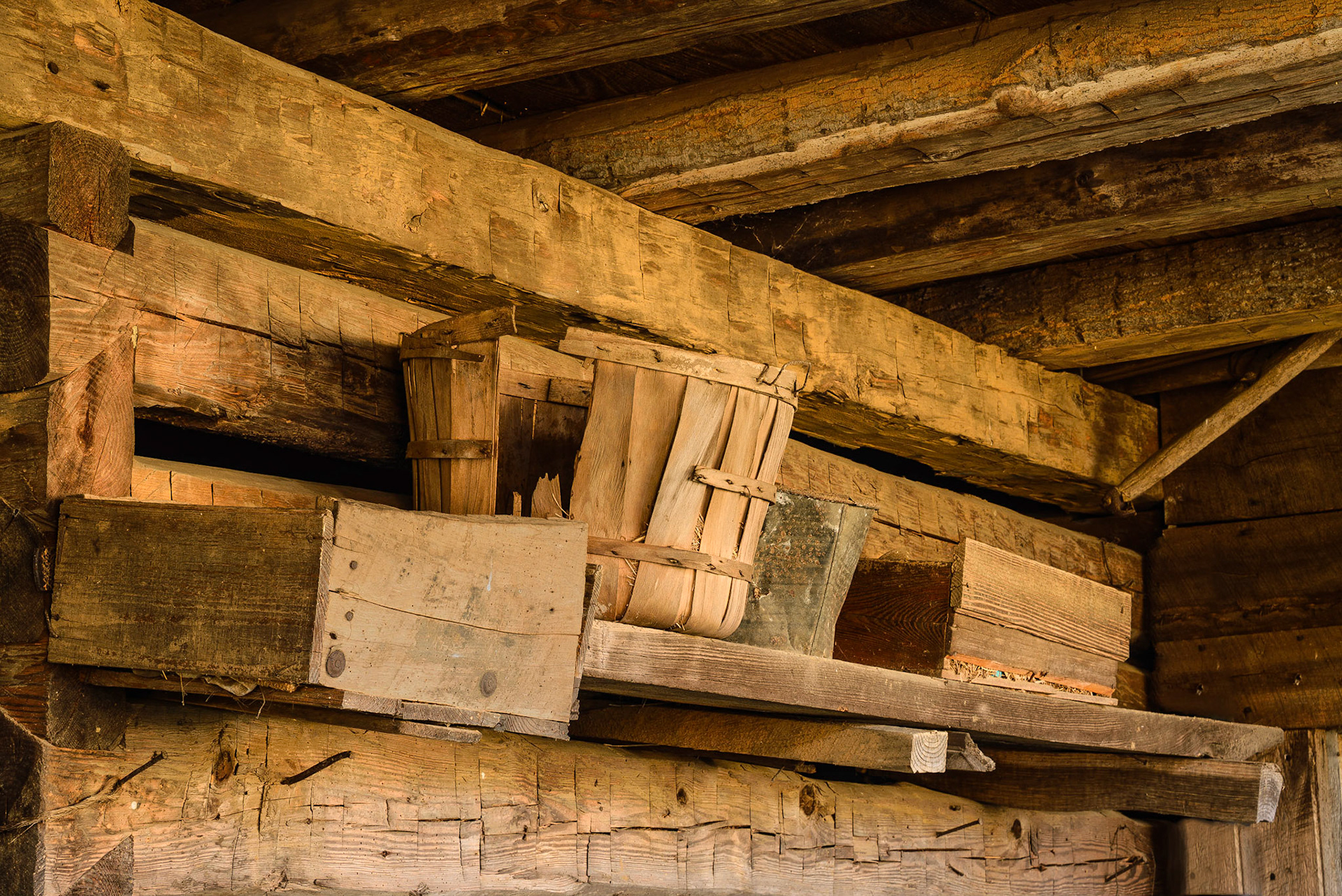 DTGD25459 Inside Old Barn