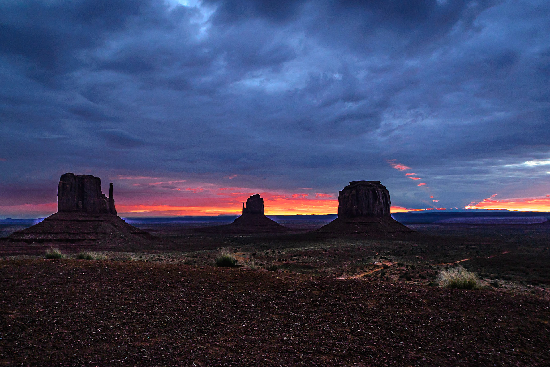 DTGD22793 Monument Valley Sunrise