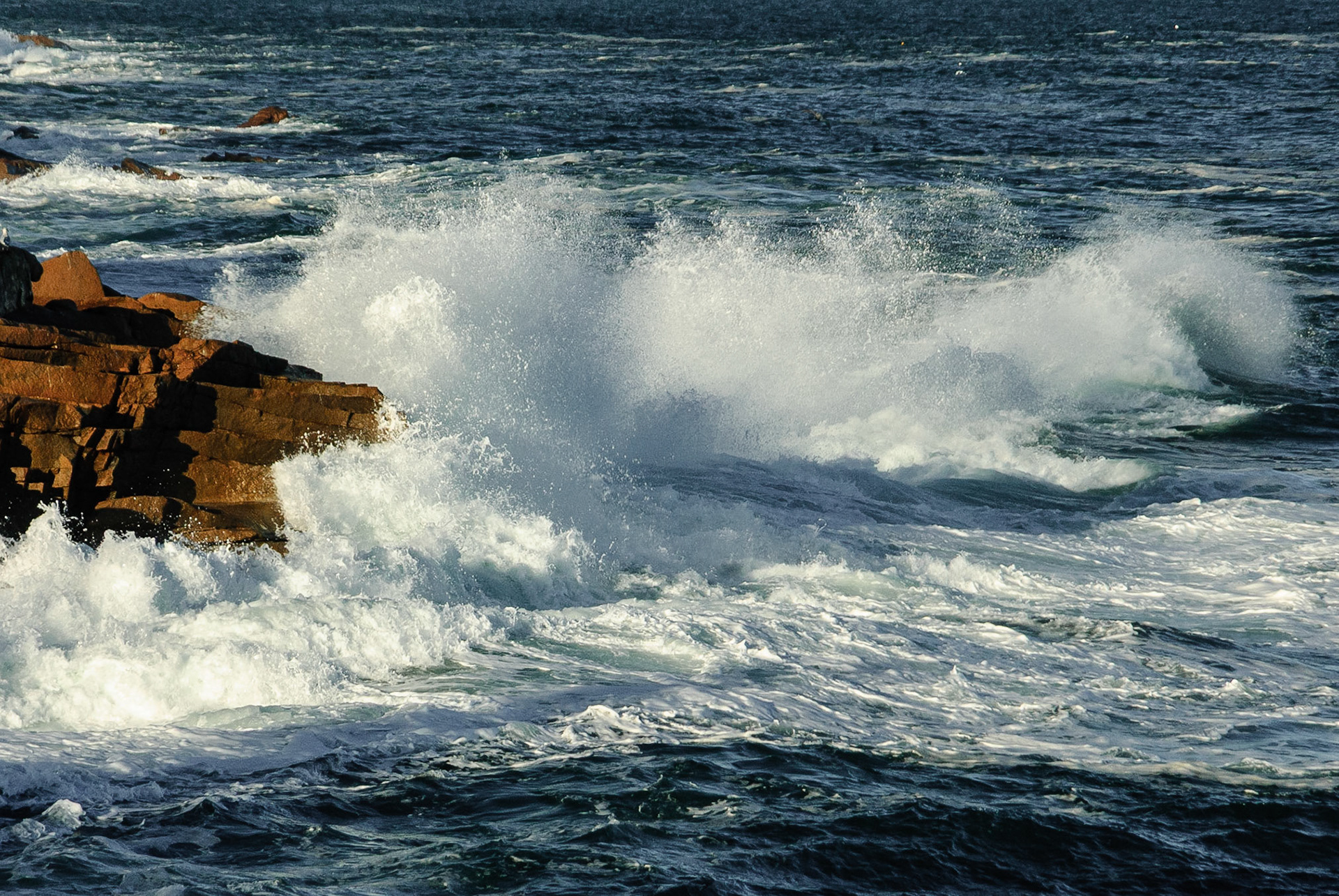 DTGD002621 Surf on Maine Coast