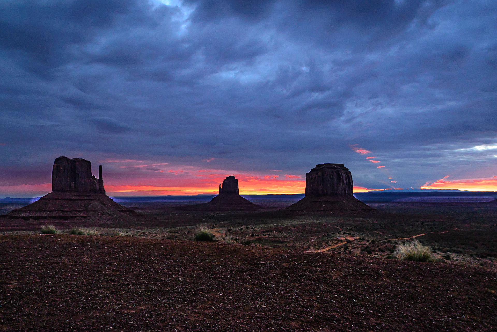 DTGD22793 Monument Valley Sunrise