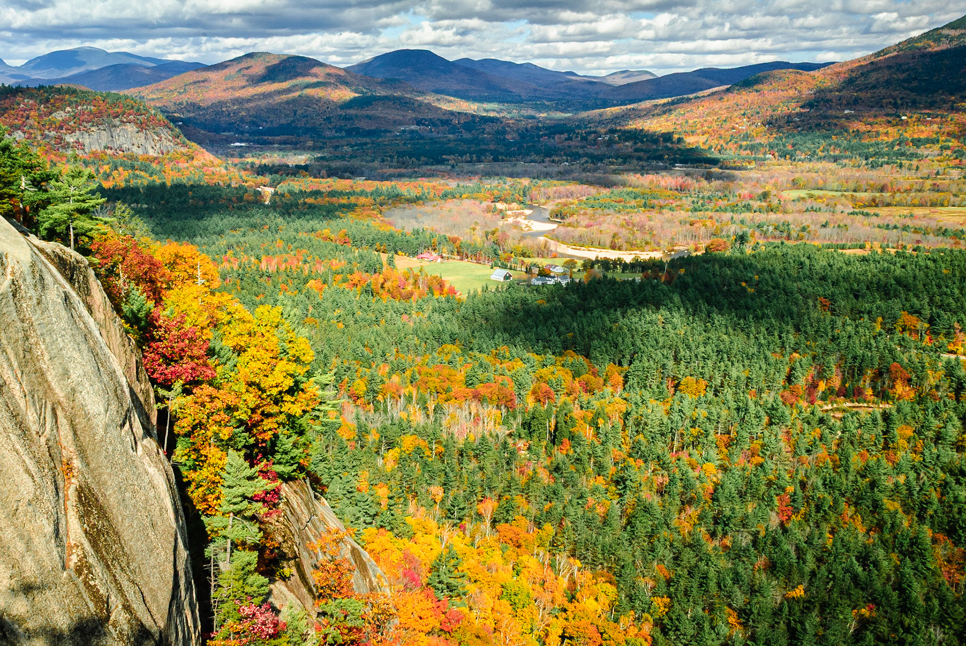 DTGD06926 Fall Day Mount Washigton Valley from Cathedral Ledge