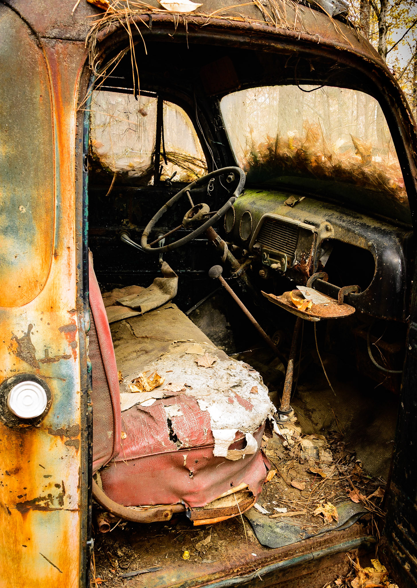 DTGD25821-Inside old truck
