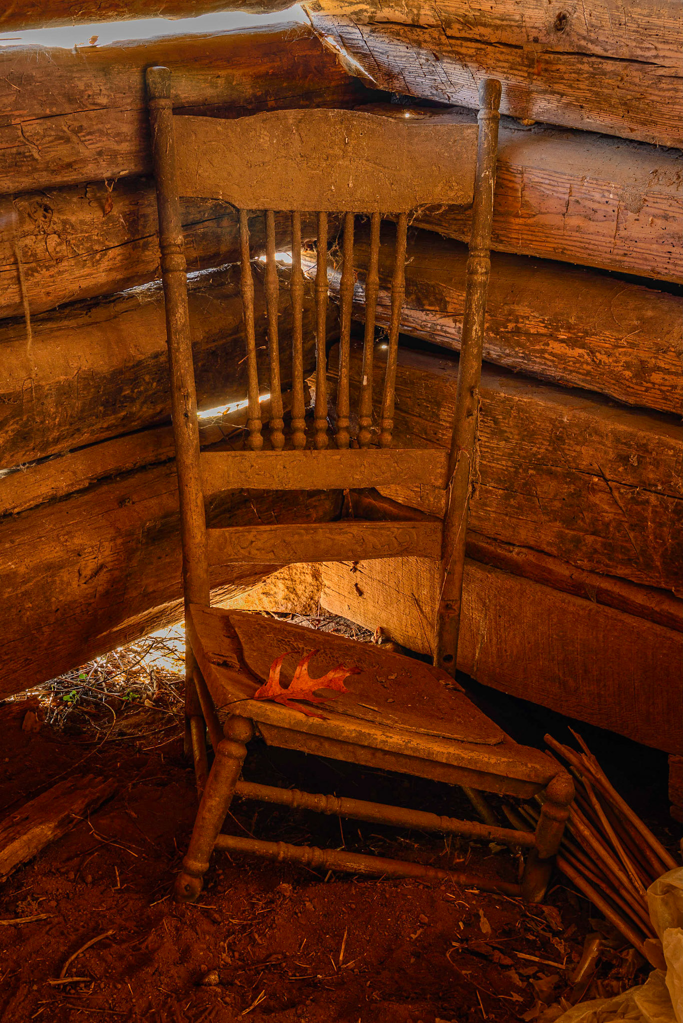 DTGD25469 Inside Old Barn