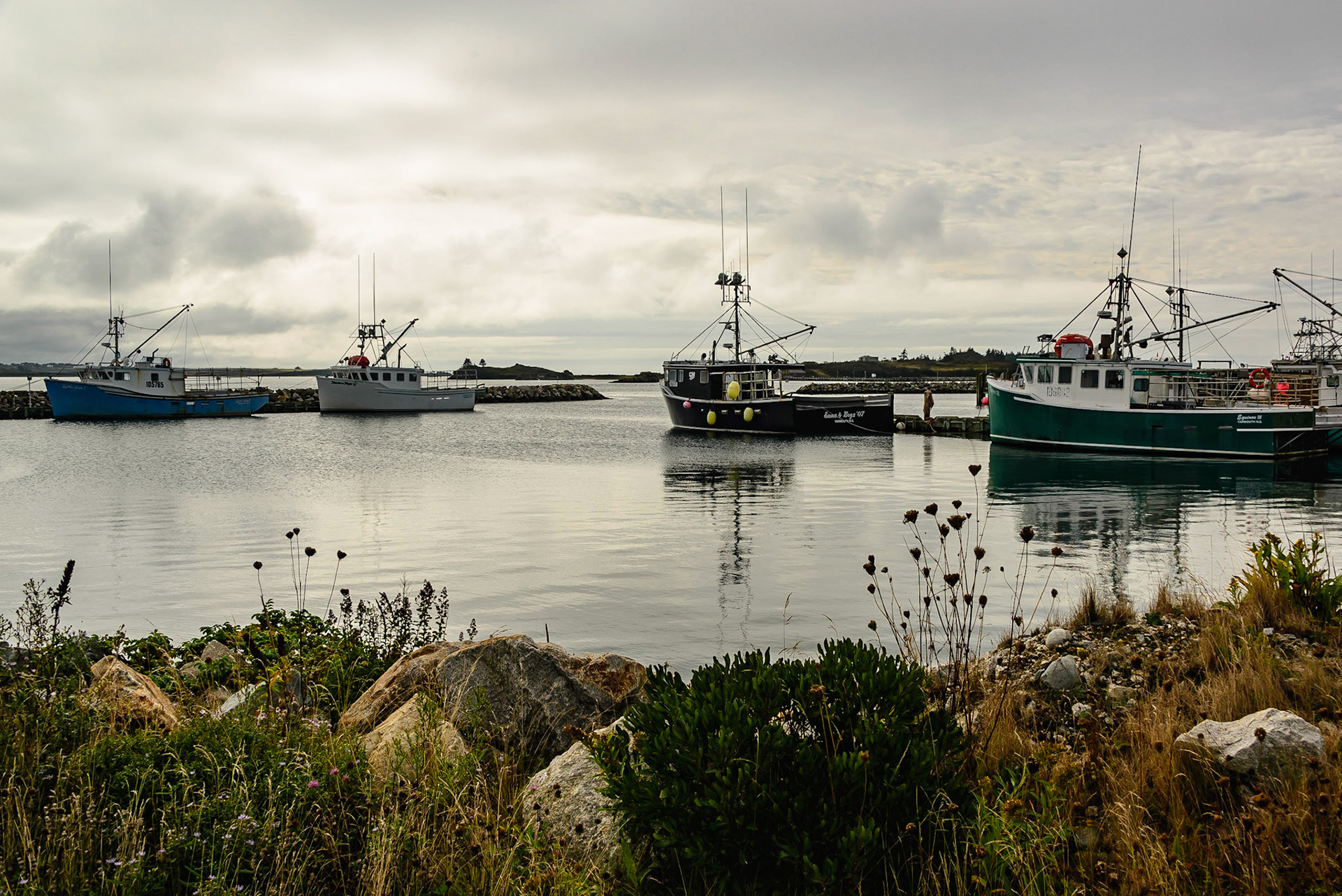 DTGD24748-Fishing Boats at Harbor in Yarmouth Bar