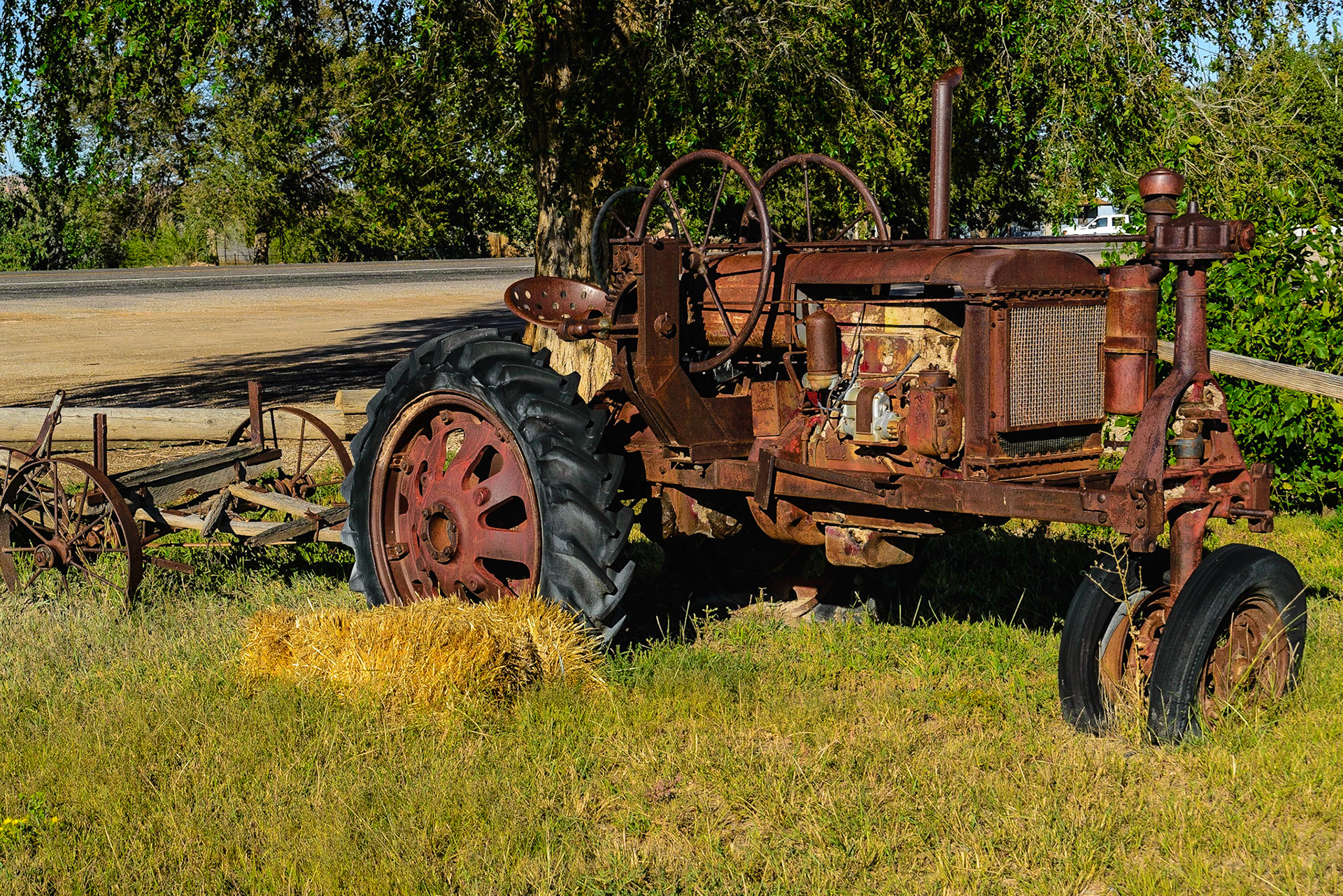 DTGD21915-Old Tractor, Caineville, UT