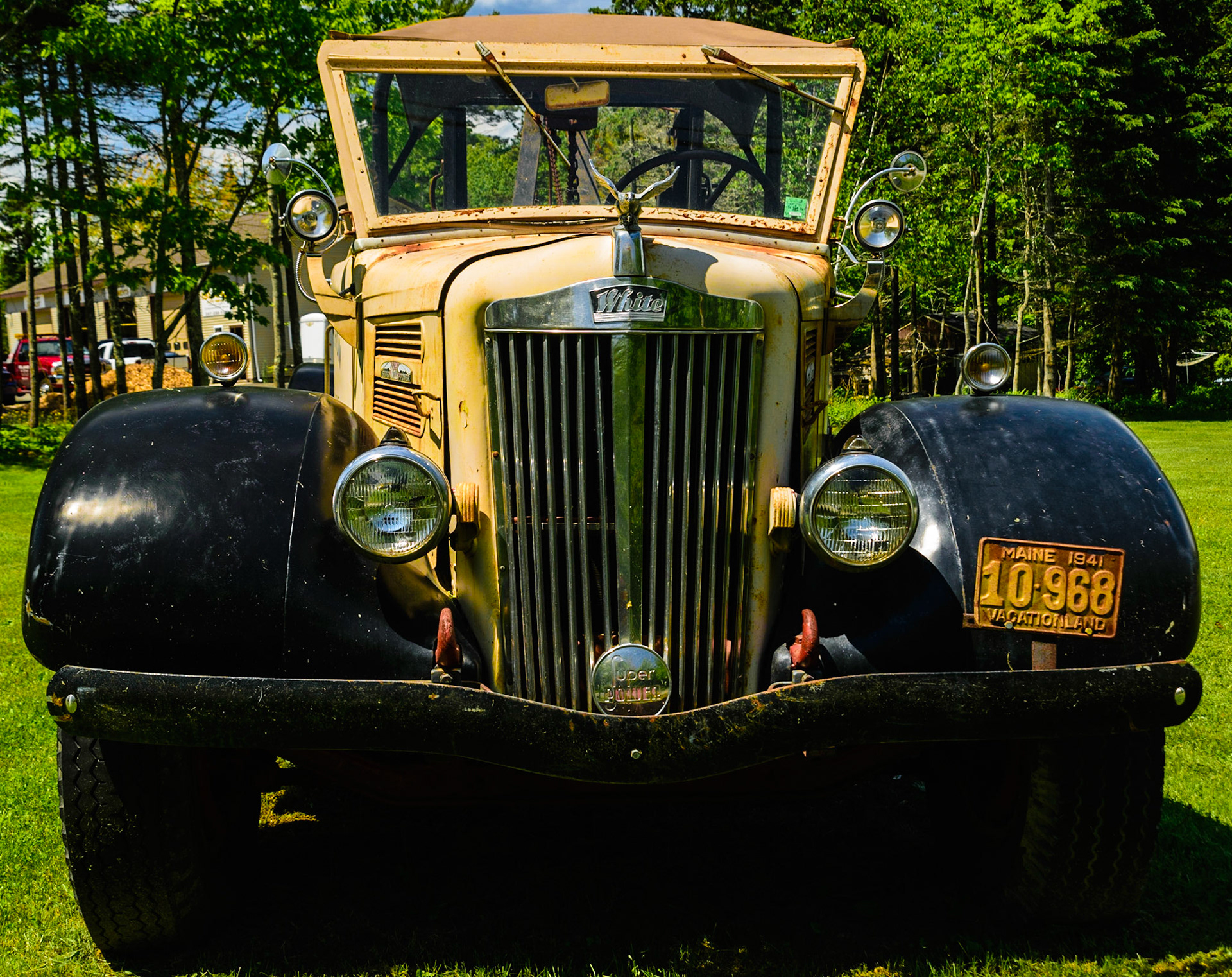 DTGD20397-Old White Tow Truck