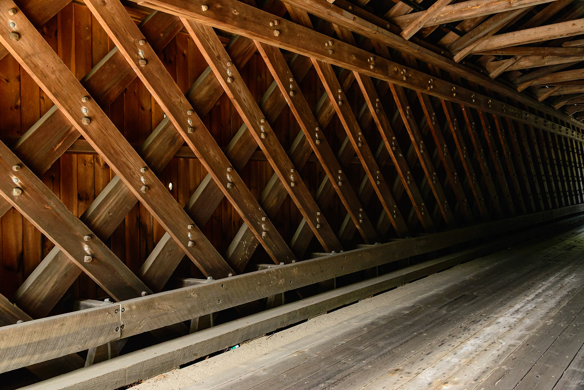 DTGD33369 Slate Covered Bridge