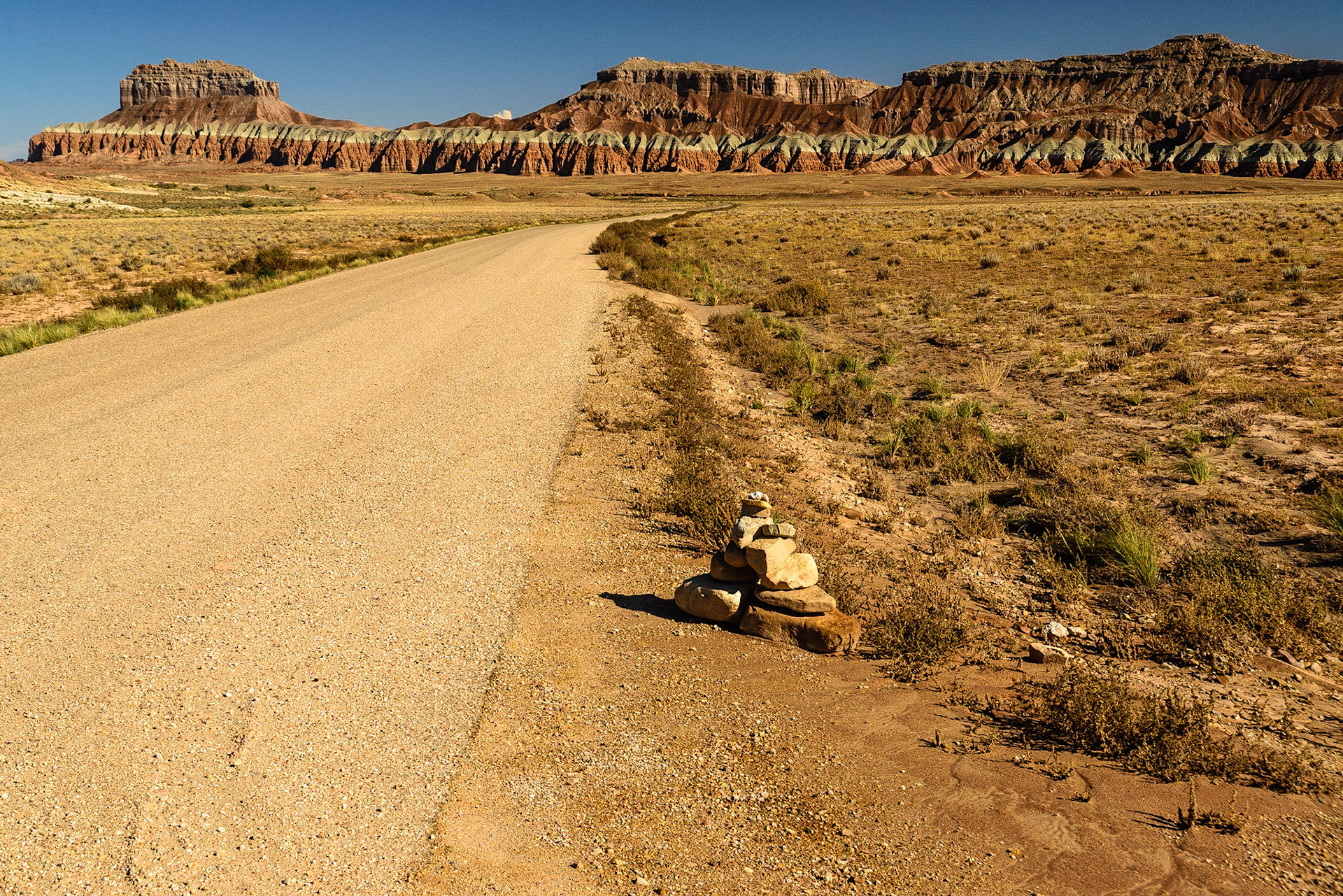 DTGD21906 Geologic formations of Wildhorse Butte.