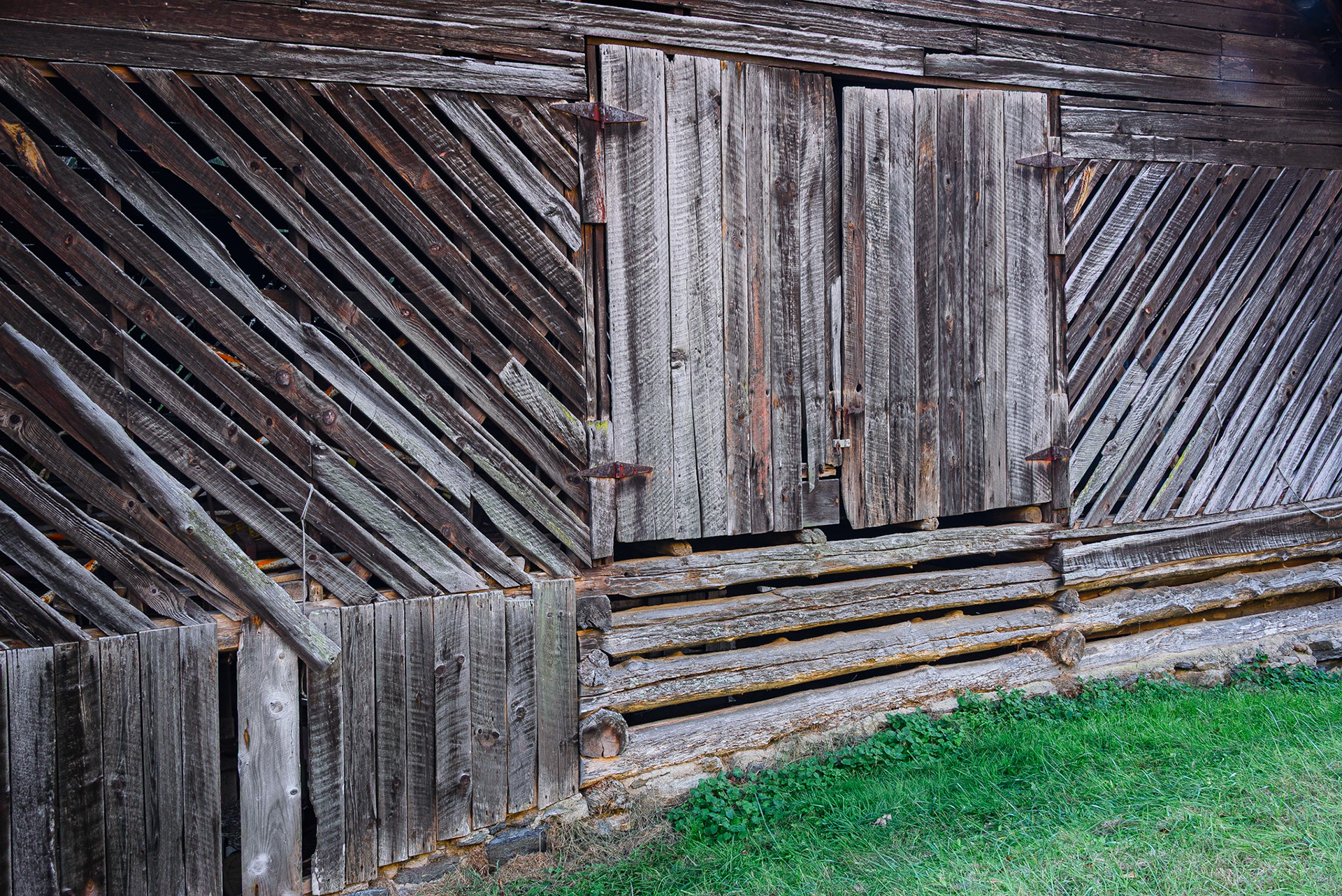 DTGD25522 James Roberts Barns