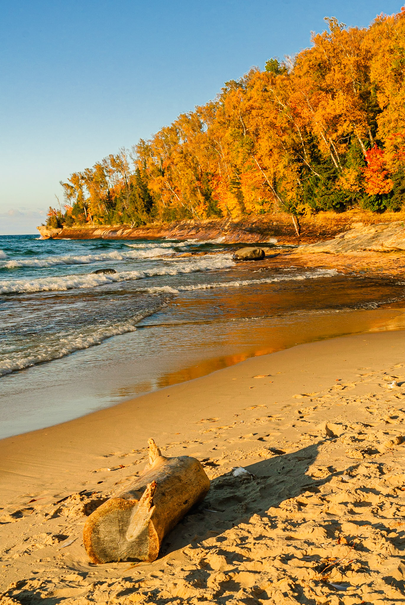 DTGD12934 Lake Superior along shore near Munising