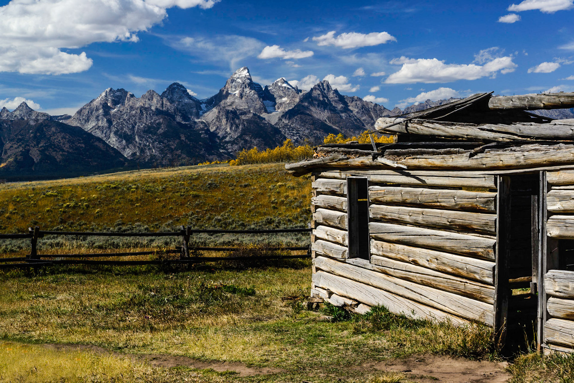 DTGD21199 Old Homestead Cabin looking at The Tetons