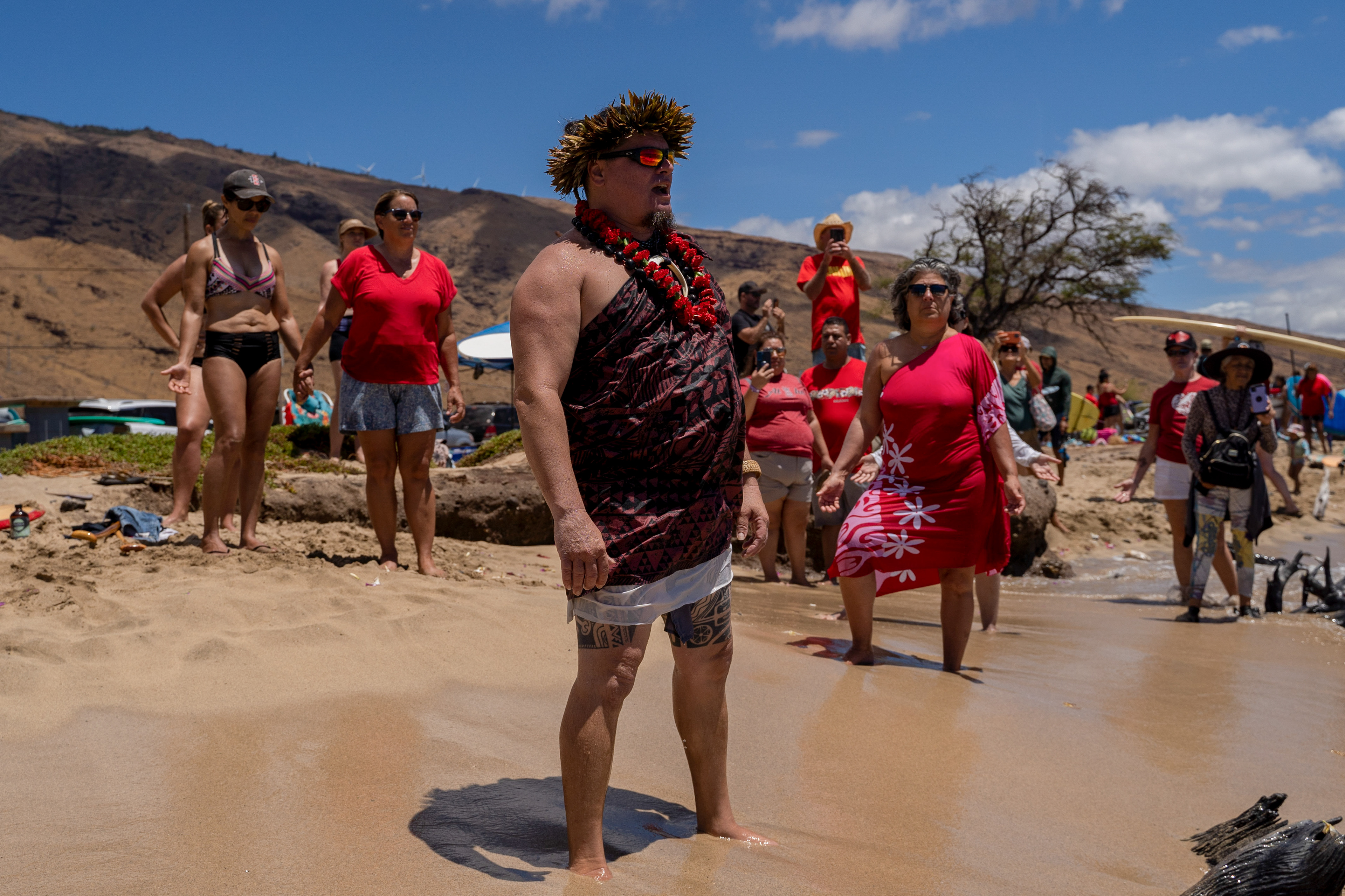 LAHAINA, HI - SEPTEMBER 8: Ua Aloha Maji, front, leads a prayer during a memorial paddle out on the one-month anniversary of the Lahaina Fire at Ukumehame Beach Park in Lahaina, Hawaii on September 8, 2023. (Photo by Mengshin Lin for The Washington Post)