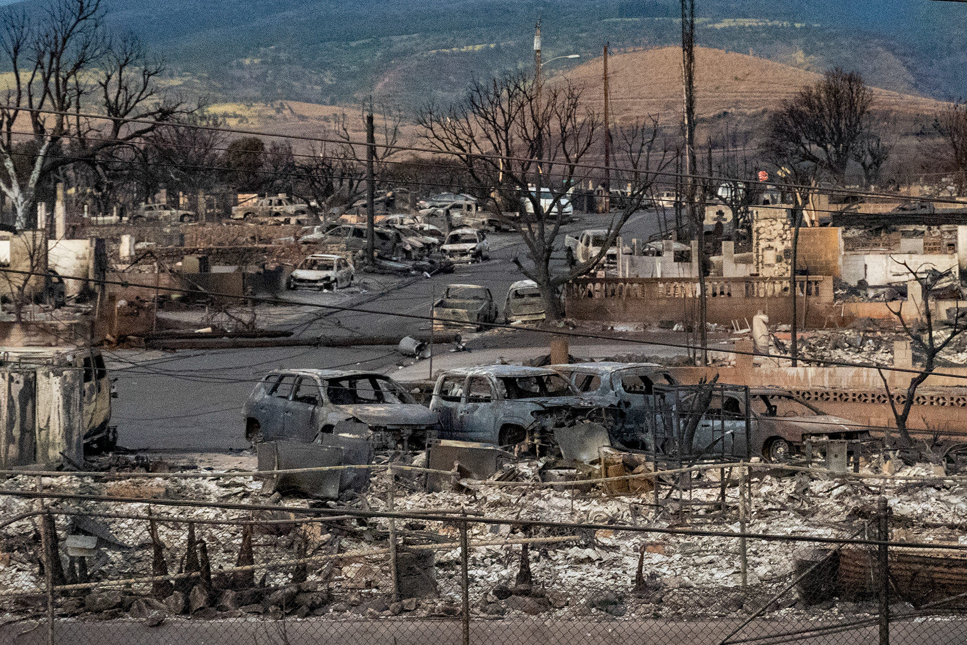 Lahaina, HI - AUGUST 23: Cars and houses are burned down causing by the wildfire on Honoapiilani Highway in Lahaina, Hawaii on August 10, 2023. (Photo by Mengshin Lin for The Washington Post)