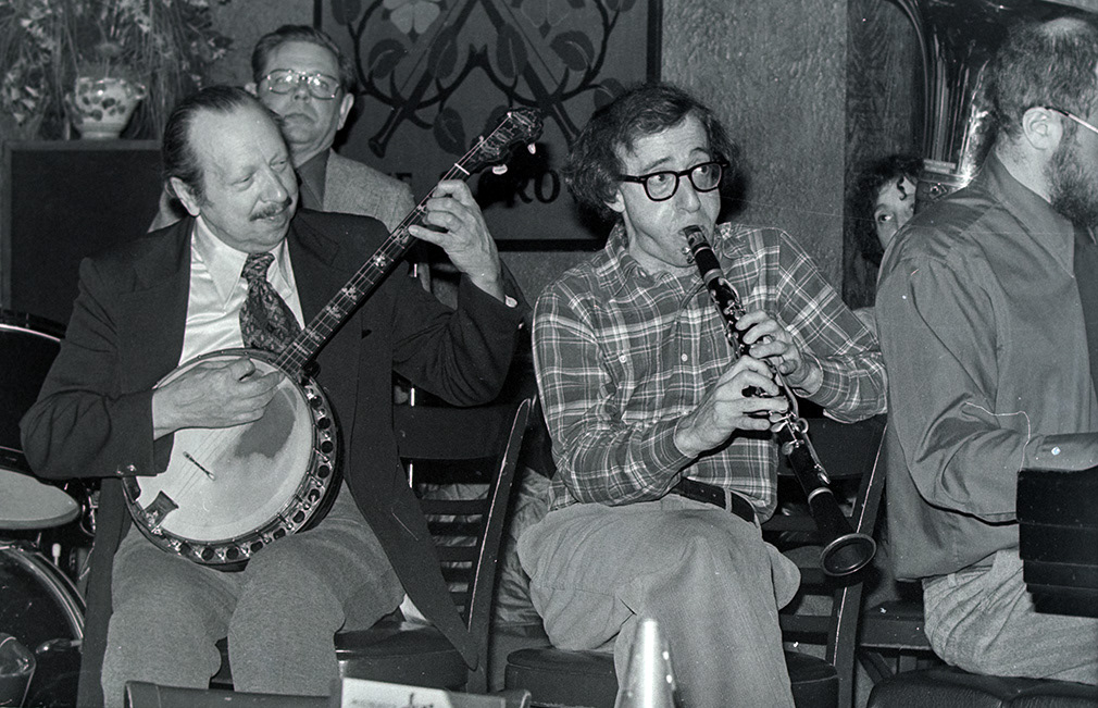 Woody Allen plays clarinet as he wins Oscar in Michael's Pub in Manhattan