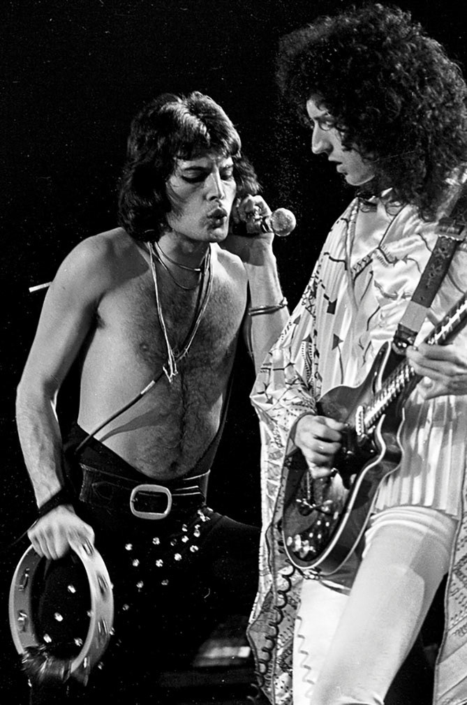 Freddie Mercury & Brian May perform with Queen at Madison Square Garden. Feb 1977.