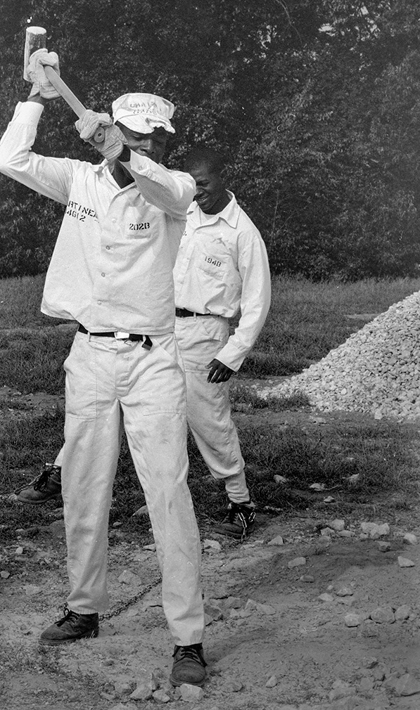 Limestone, Alabama. Feb 14, 1997. Prisoners on the chain gang