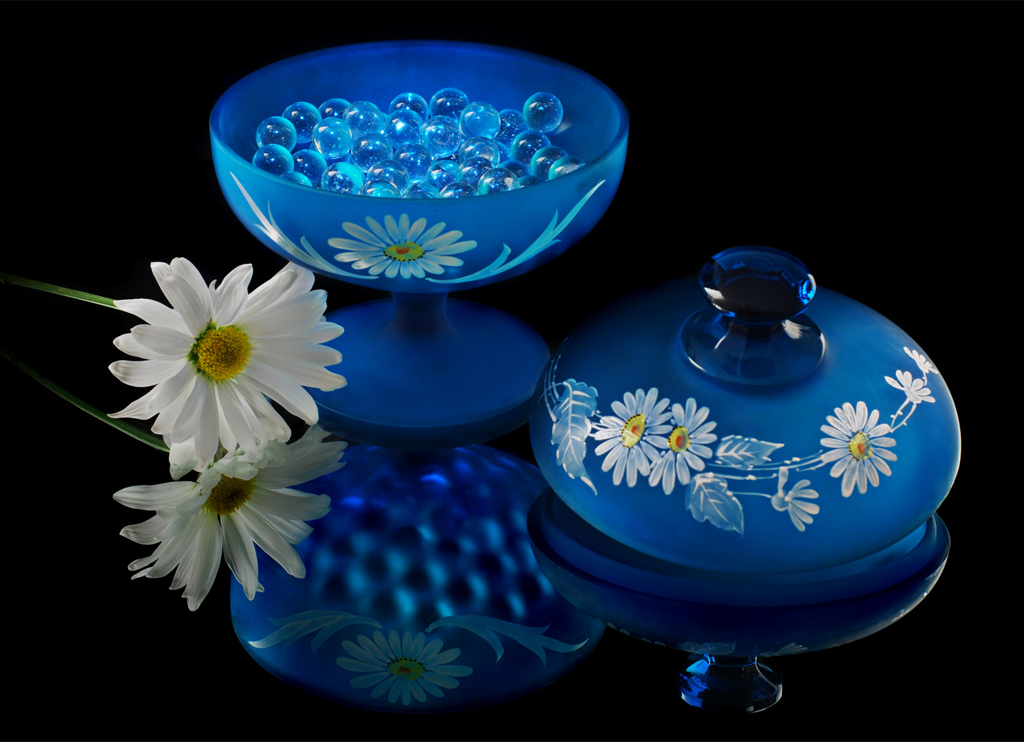Daisy Satin Glass
