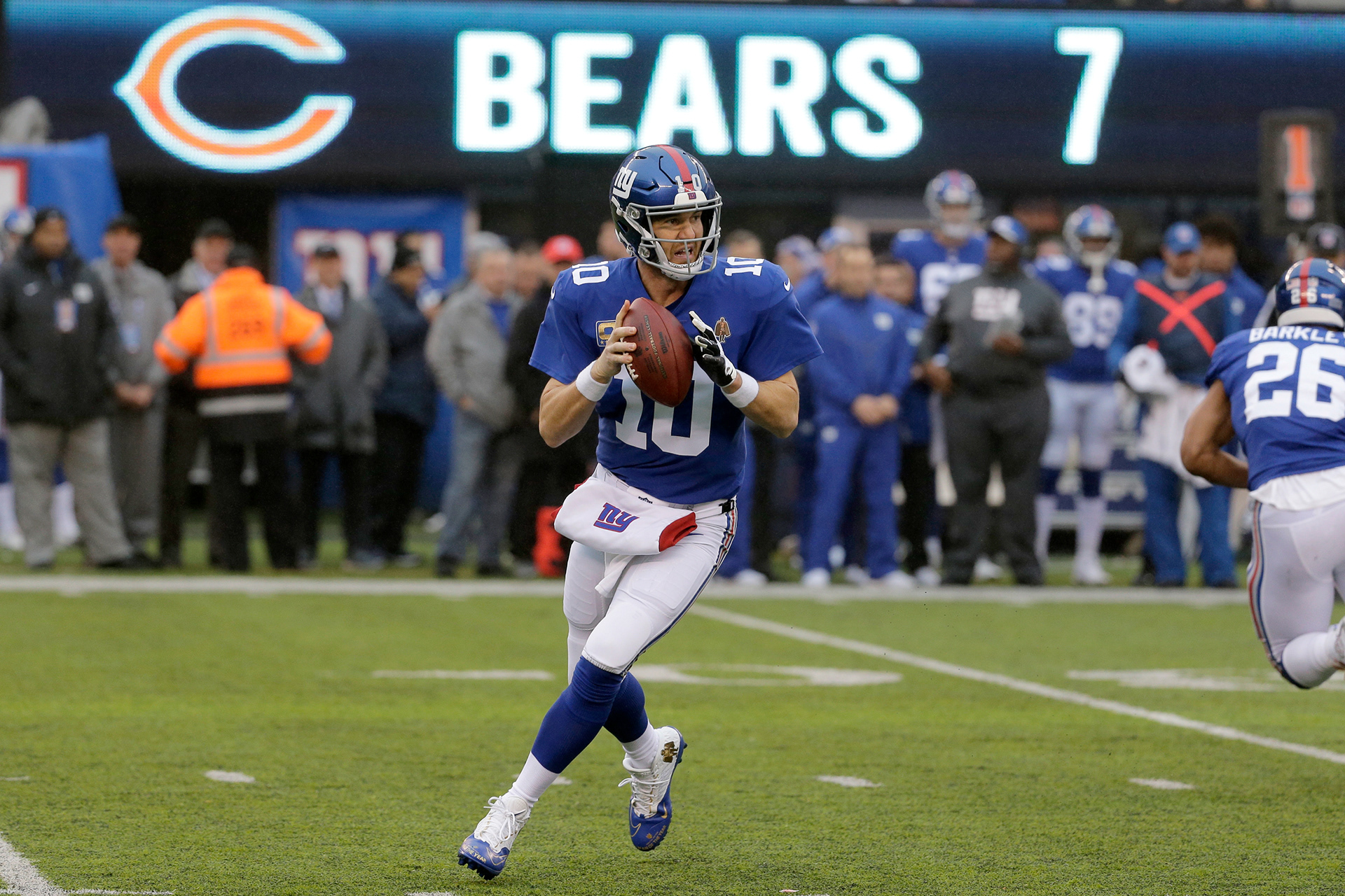 New York Giants on Twitter: Eli Manning wearing @Nike cleats tonight that  include grass taken from his high school football field. #GiantsPride   / Twitter