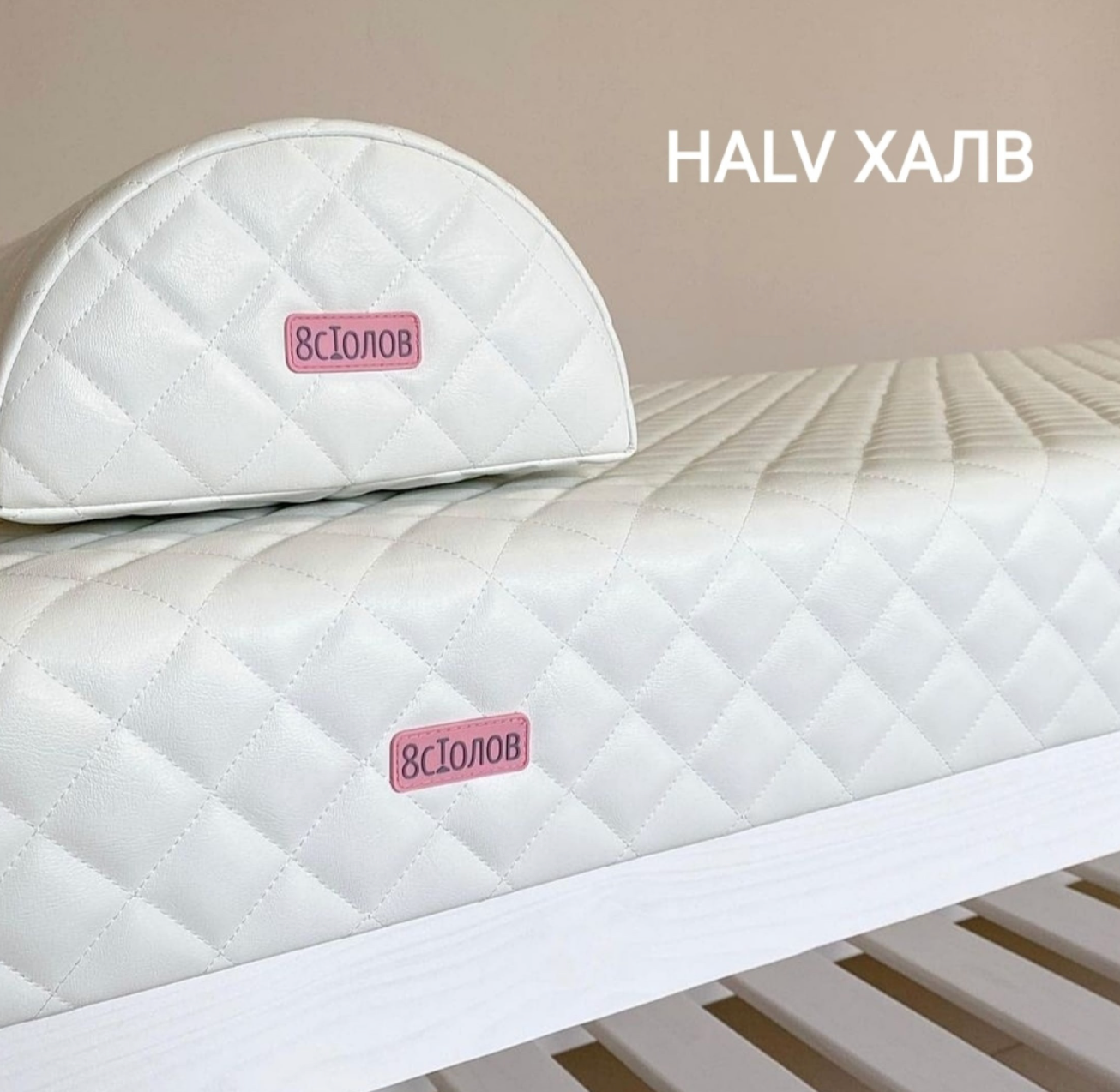 На мебели заказчика