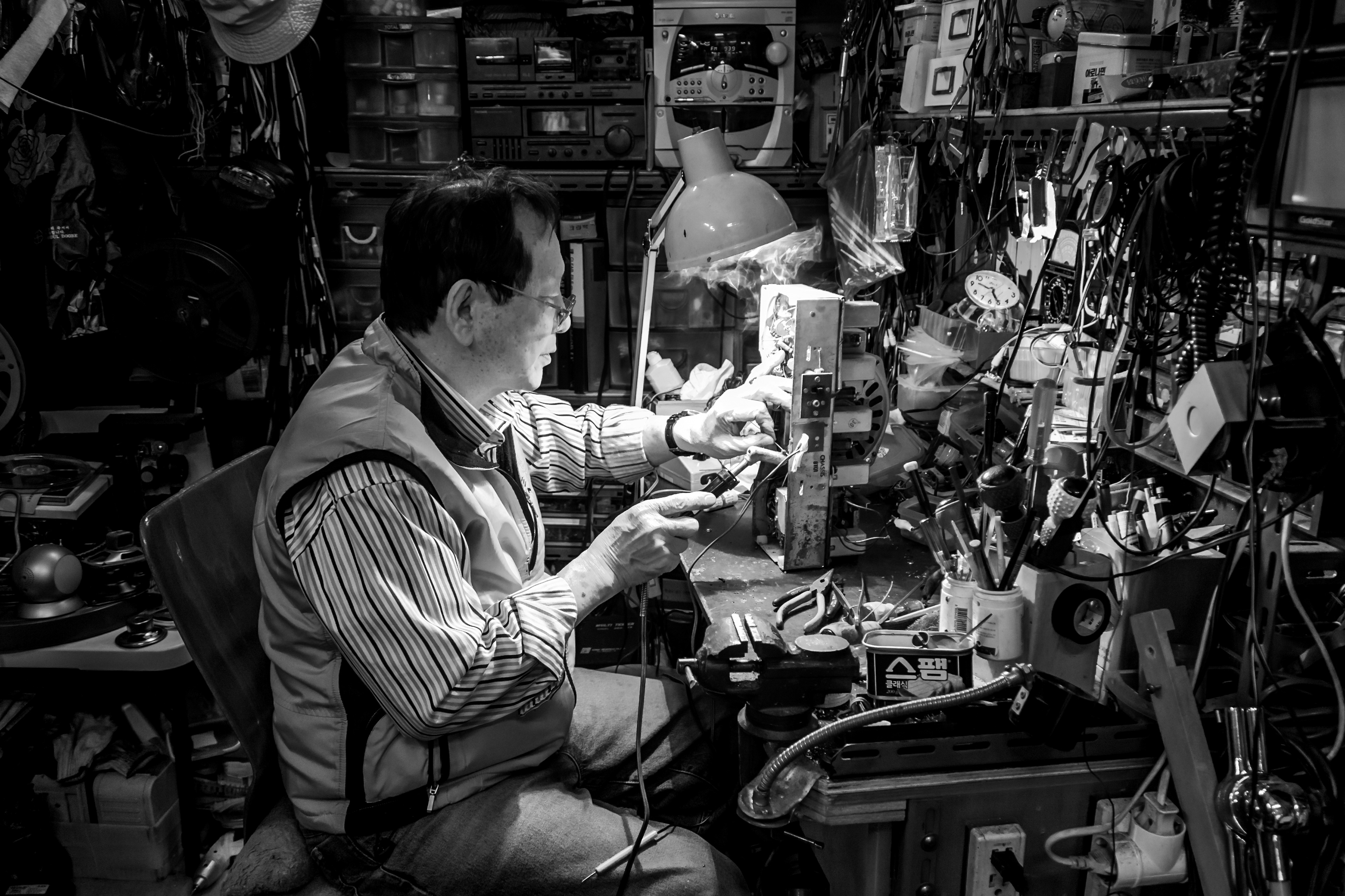 Retro electronics repair kiosk