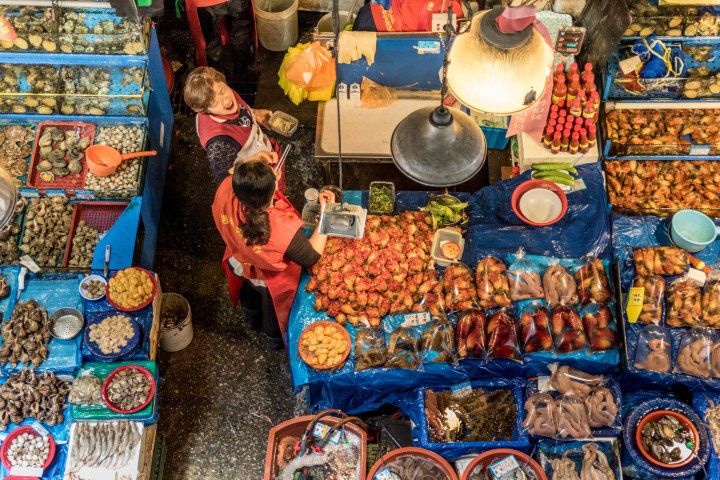 Noryangjin Fish Market -vendors wearing vests with "Together we Fight"