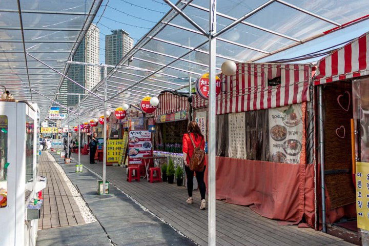 Yongsan restaurant tents