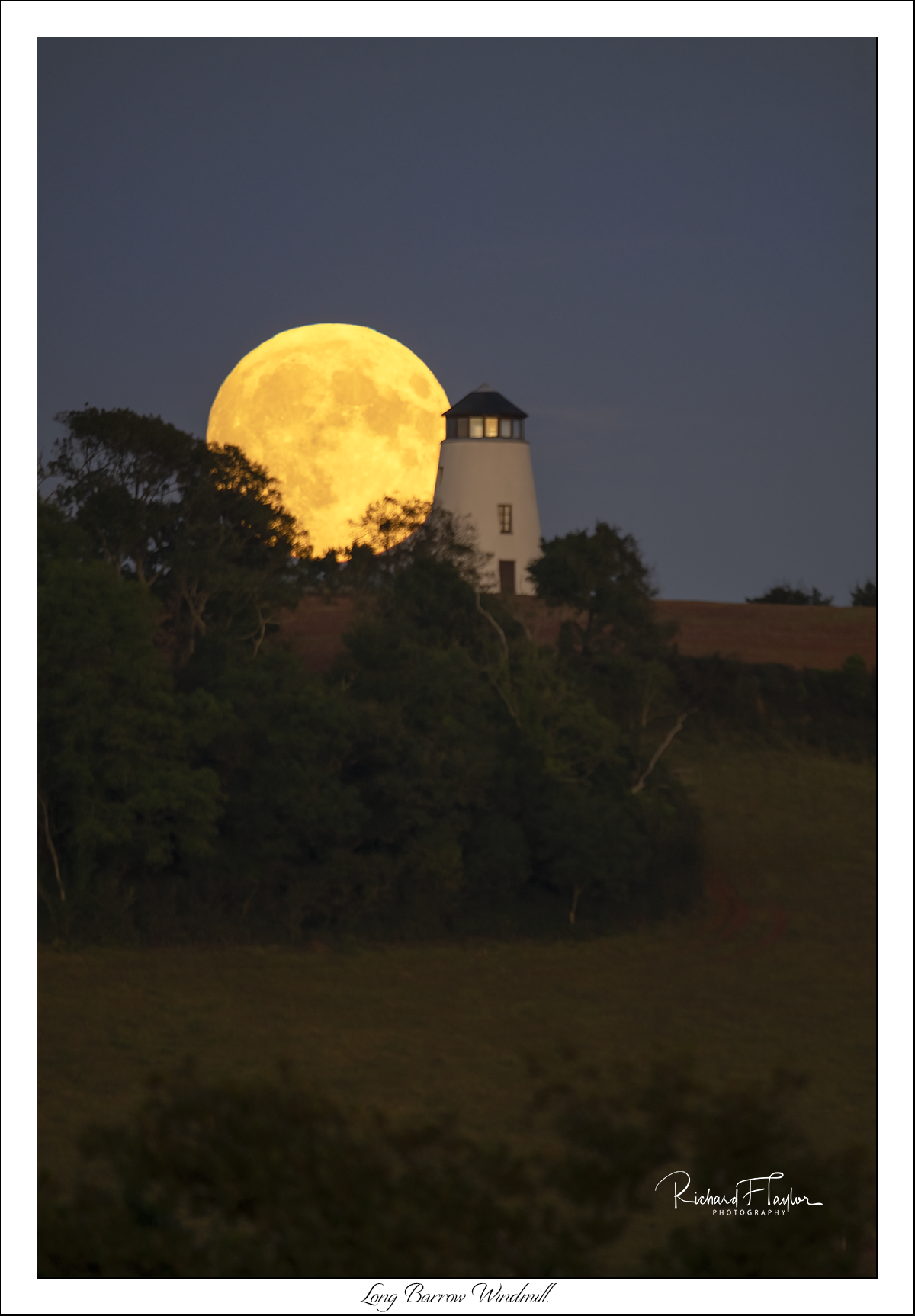 Supermoon @ Longbarrow Windmill.