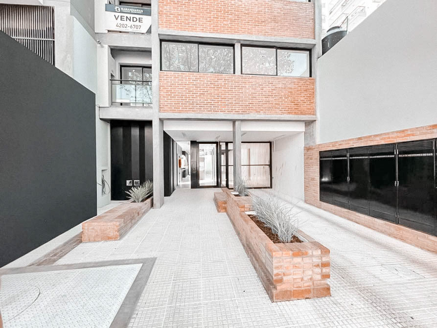 "Frente del edificio" - foto editada