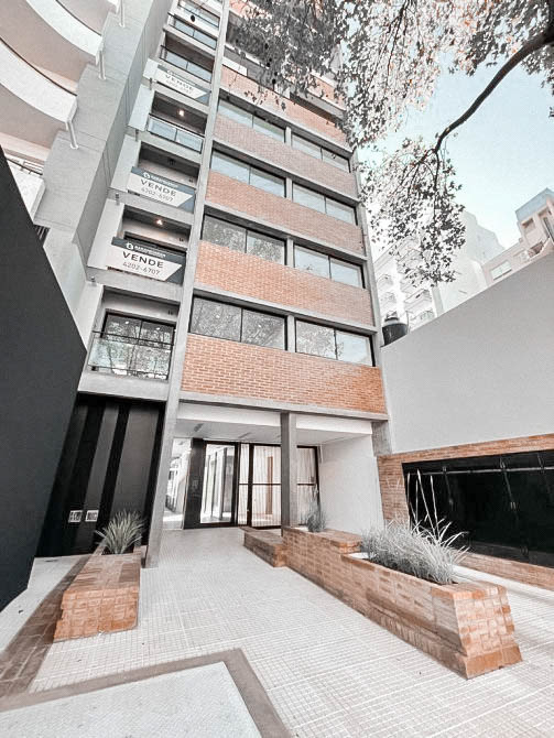 "Frente del edificio" - foto editada