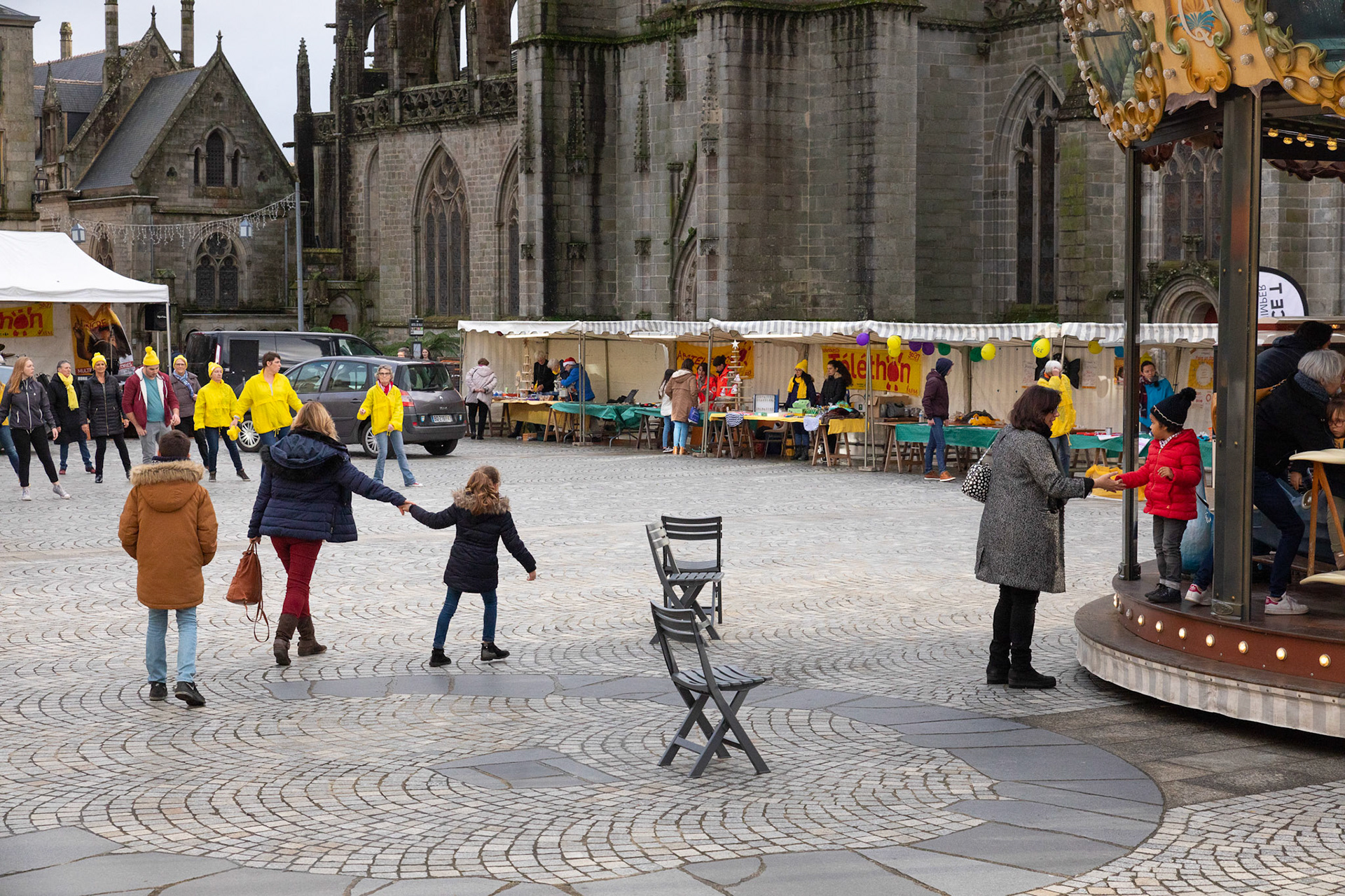Village du Téléthon sur la place Saint-Corentin le samedi 7 décembre 2019.