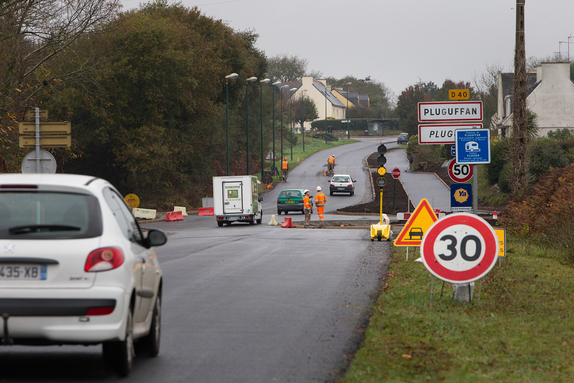 L'entrée de Pluguffan côté Quimper a été modifiée par l'ajoout d'un girotoire et d'une allée verte.