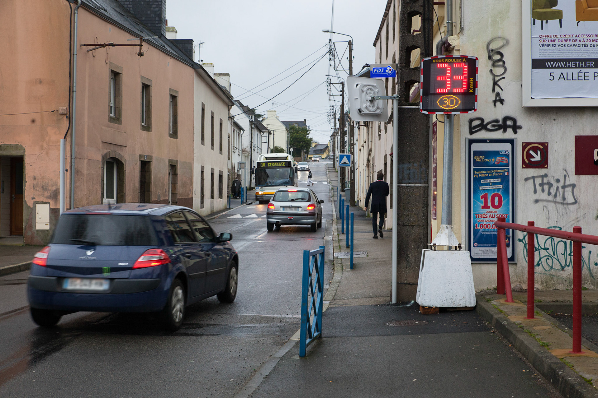 Le radar pédagogique situé au bas de la rue de Terre-Noire, avant le ralentisseur mis en place récemment.
