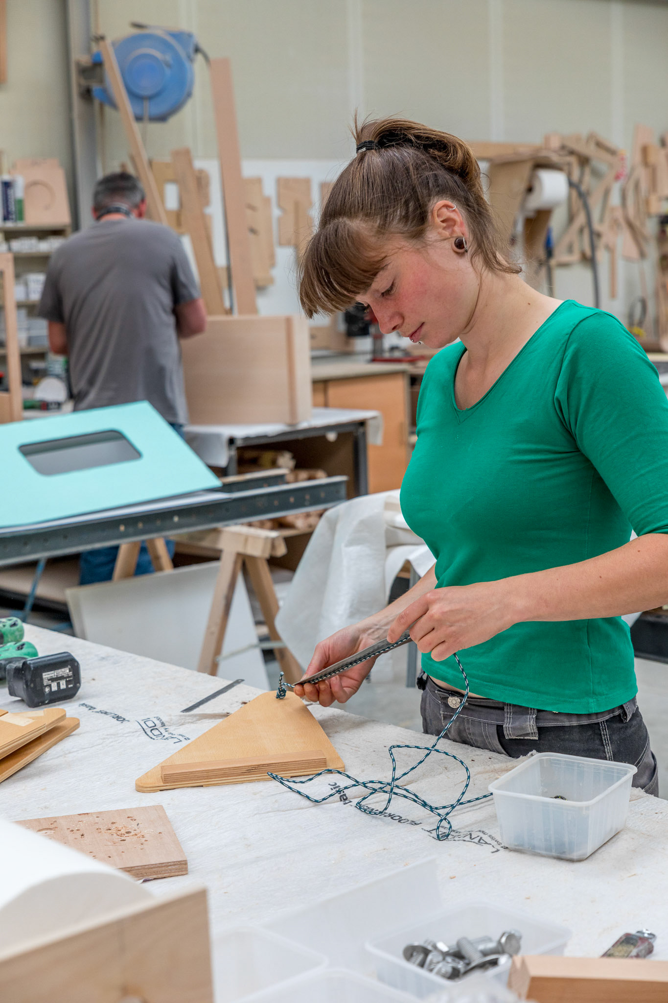 Les techniciens du chantier naval Structures en train de s'activer sur les bateaux Pogo.