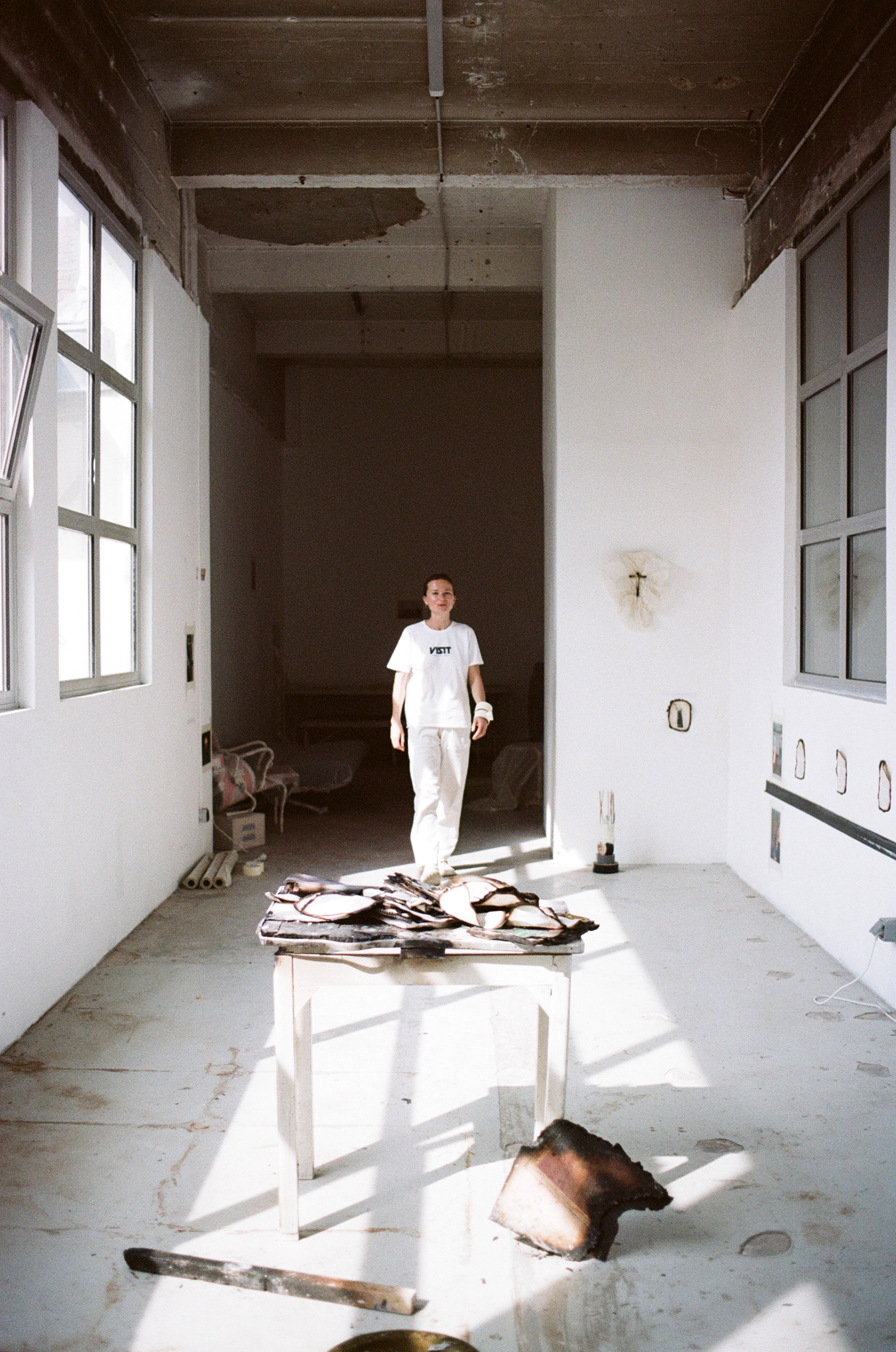 Portrait de l'artiste Tatiana Snezhko dans son atelier