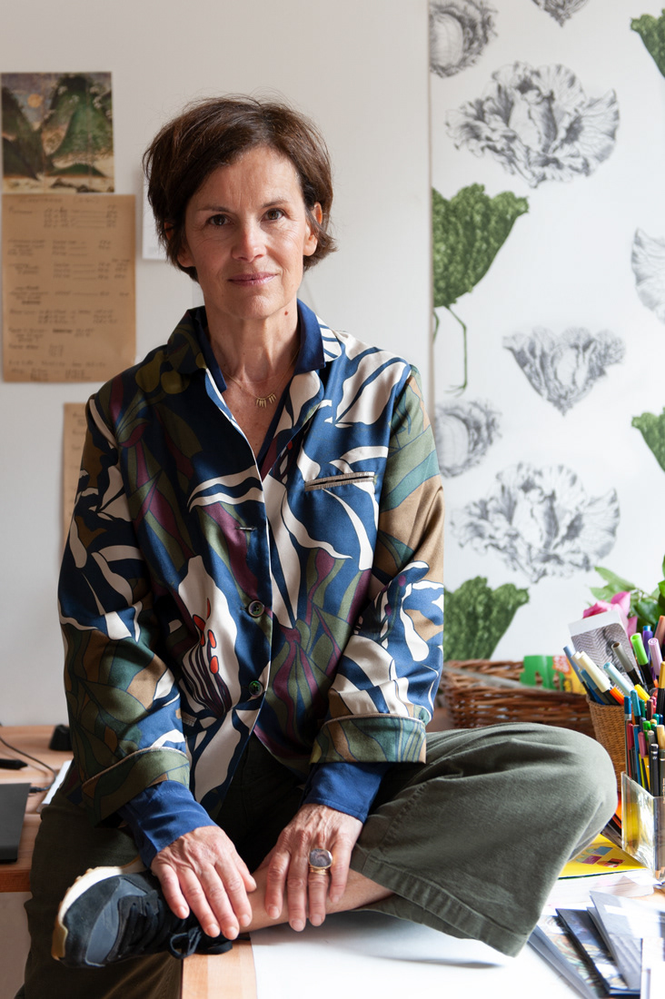 Portrait de Valérie B Cartier, designer textile, dans son atelier, Paris