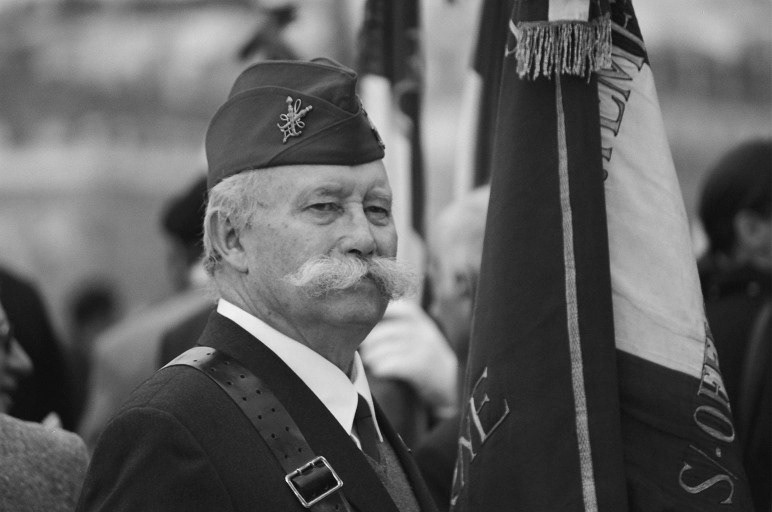 Stache ~ Paris, Frace (2005)