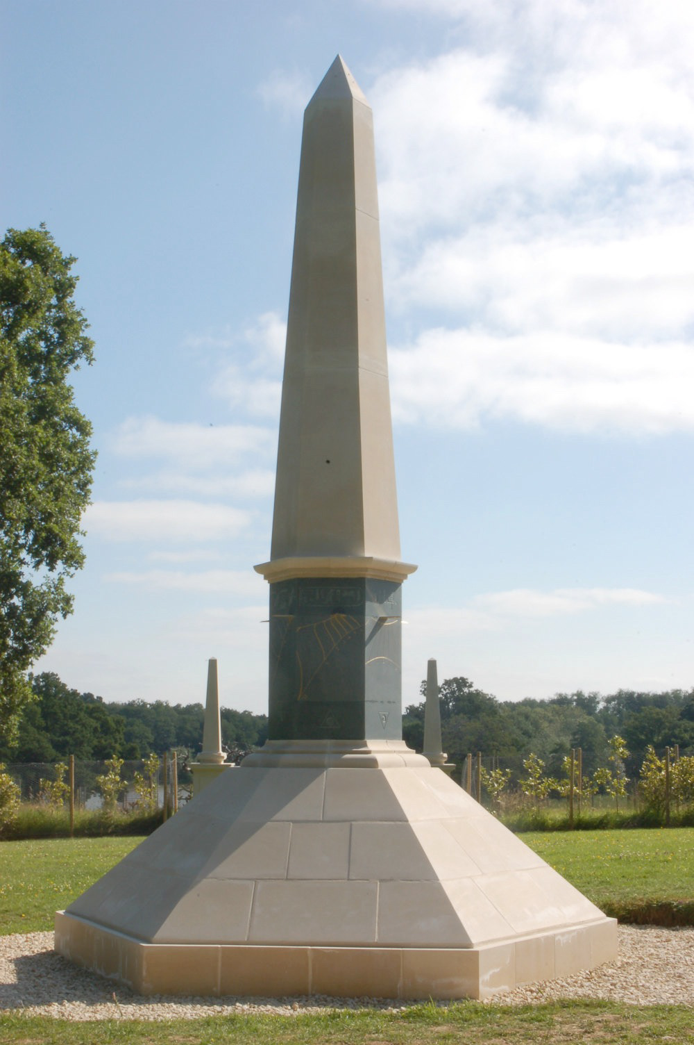 Sir Mark Lennon-Boyd & Fergus Wessel - 2013 - Obelisque Dial, Egyptian Garden, Buscot Park, Oxfordshire