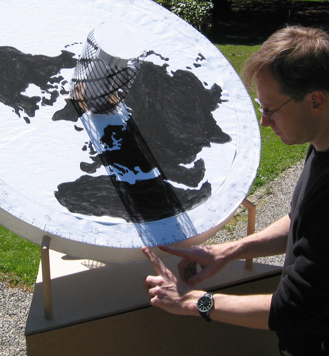 How the dial is read in the sun-ascending & sun-descending halves of the year