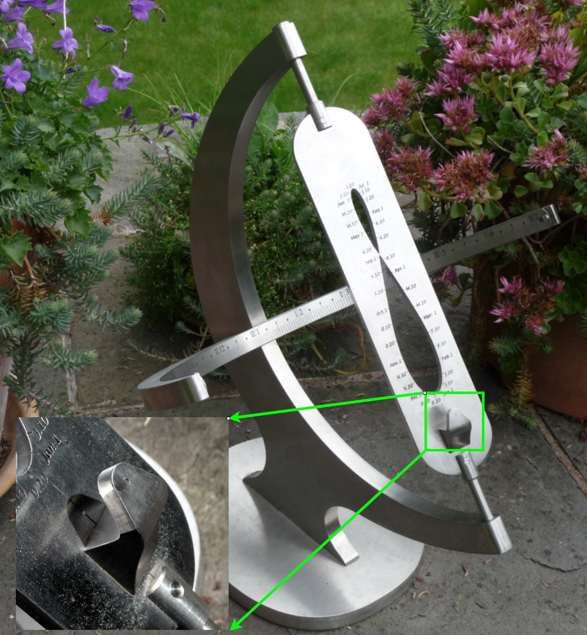 Tony Moss 'Henry Moore' dial - ca 2010 - note the clever arrangement to ensure that the plane of the analemma is perpendicular to the sun's rays