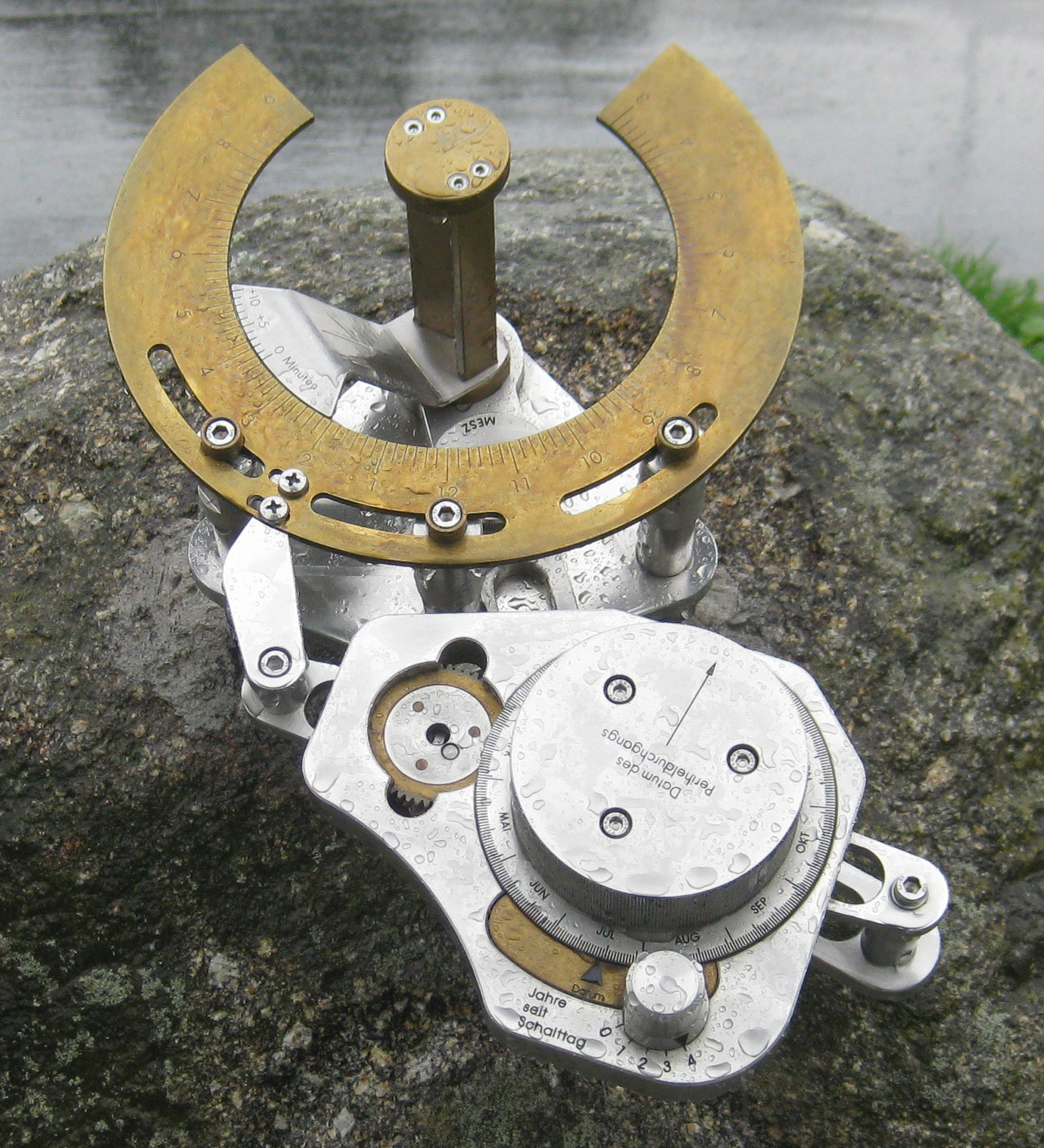 Kurt Descovich - 2016 - Schwartenau Heliochronometer : Ref NASS Compendium 23:1 Mar 2016 : see also page on Gears