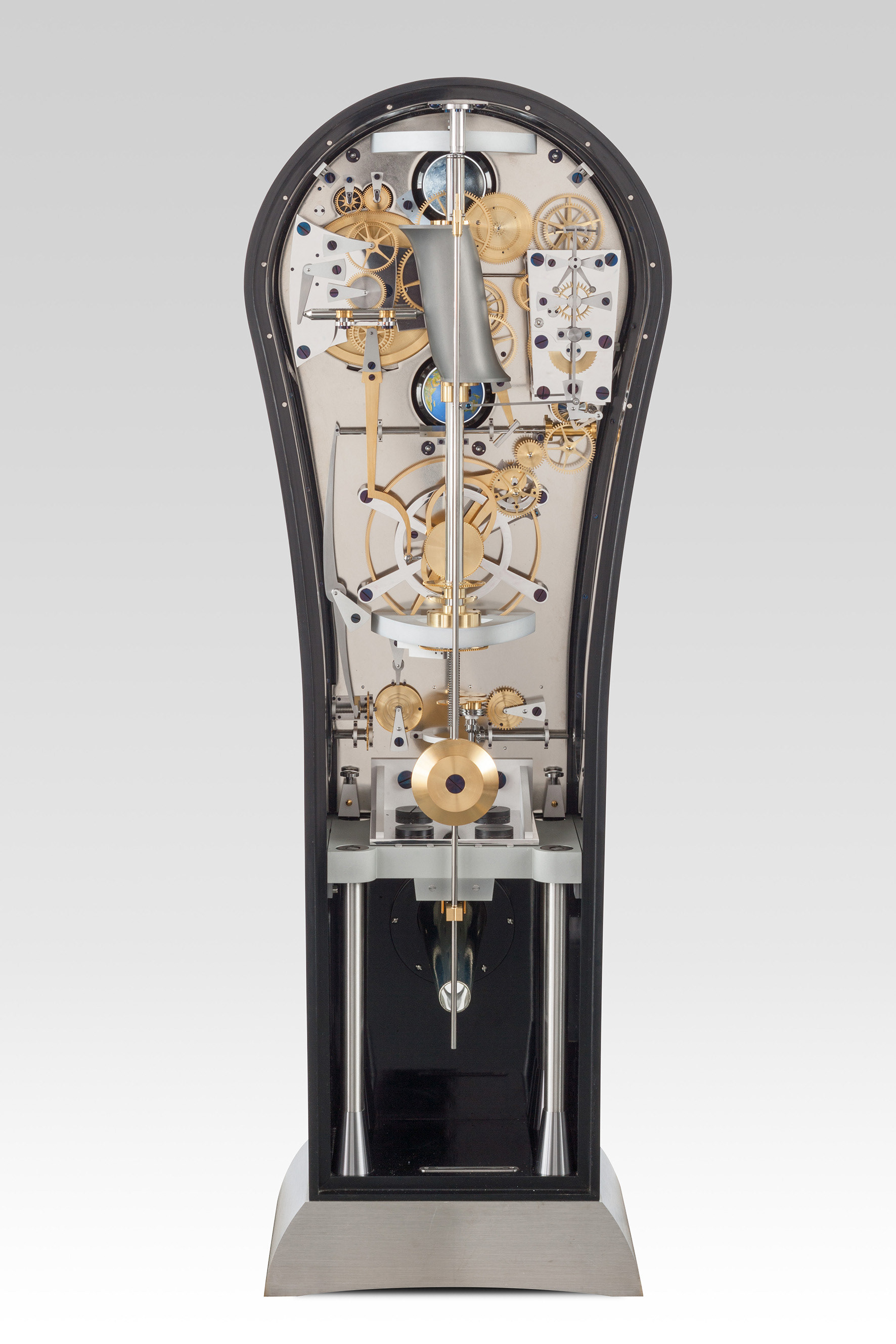 De Fossard Clock : Kidney cam is dead centre behind the pendulum.