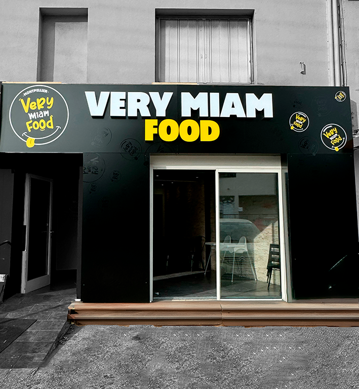 Signage created for the restaurant Very Miam.