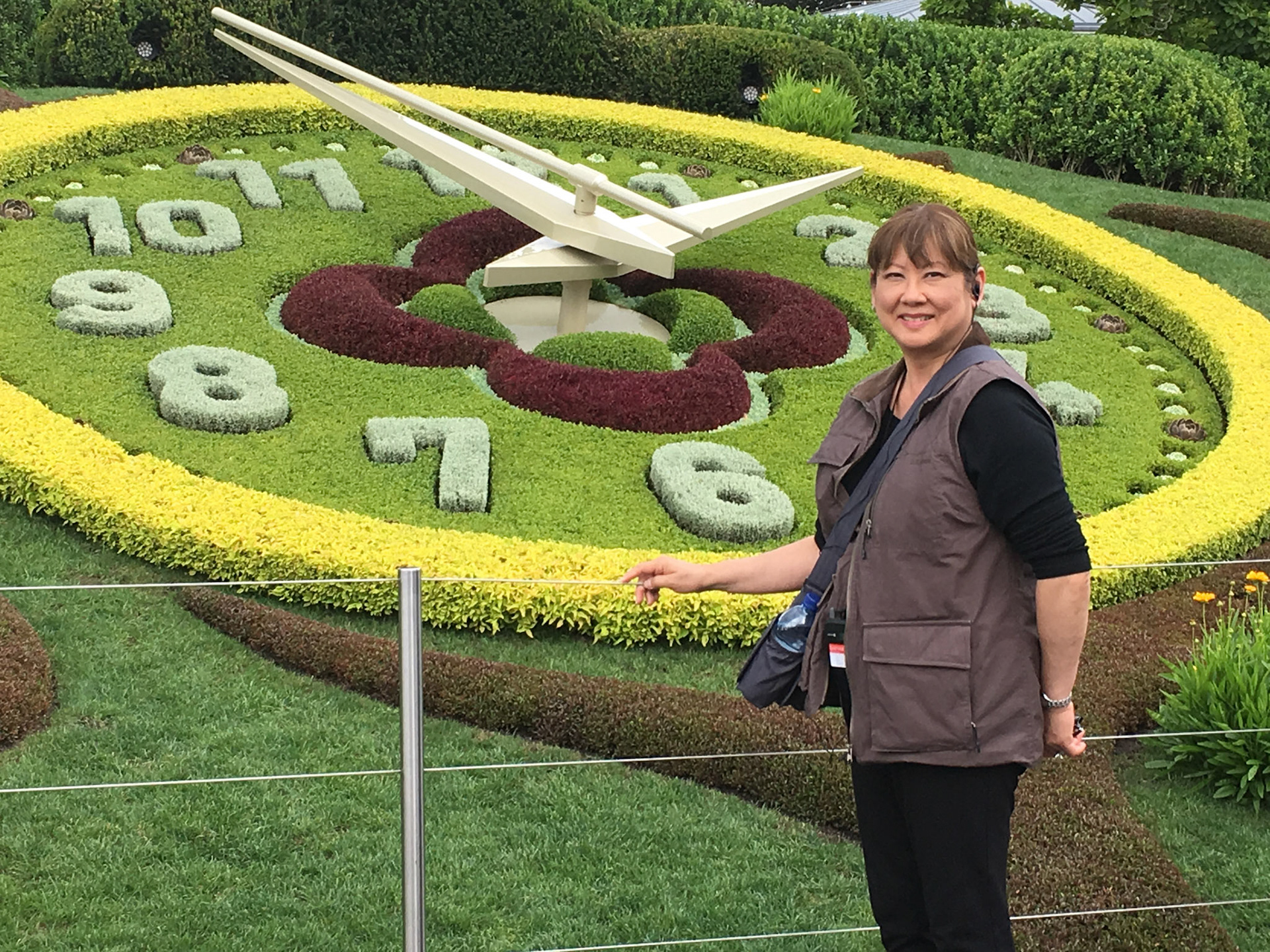 L'horloge fleurie - iconic outdoor flower clock
