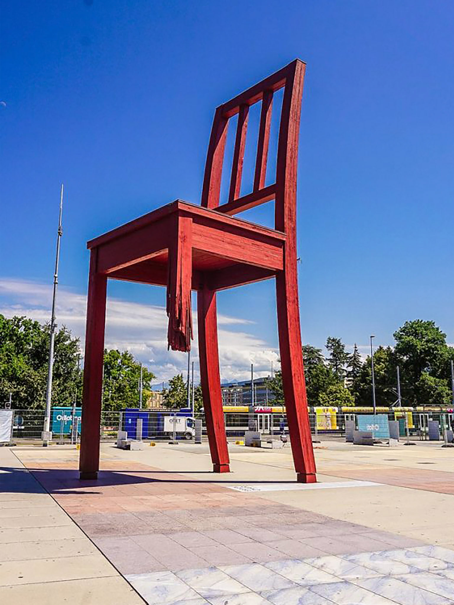 Broken Chair monument symbolizes opposition to land mines and cluster bombs and acts as a reminder to politicians visiting Geneva.