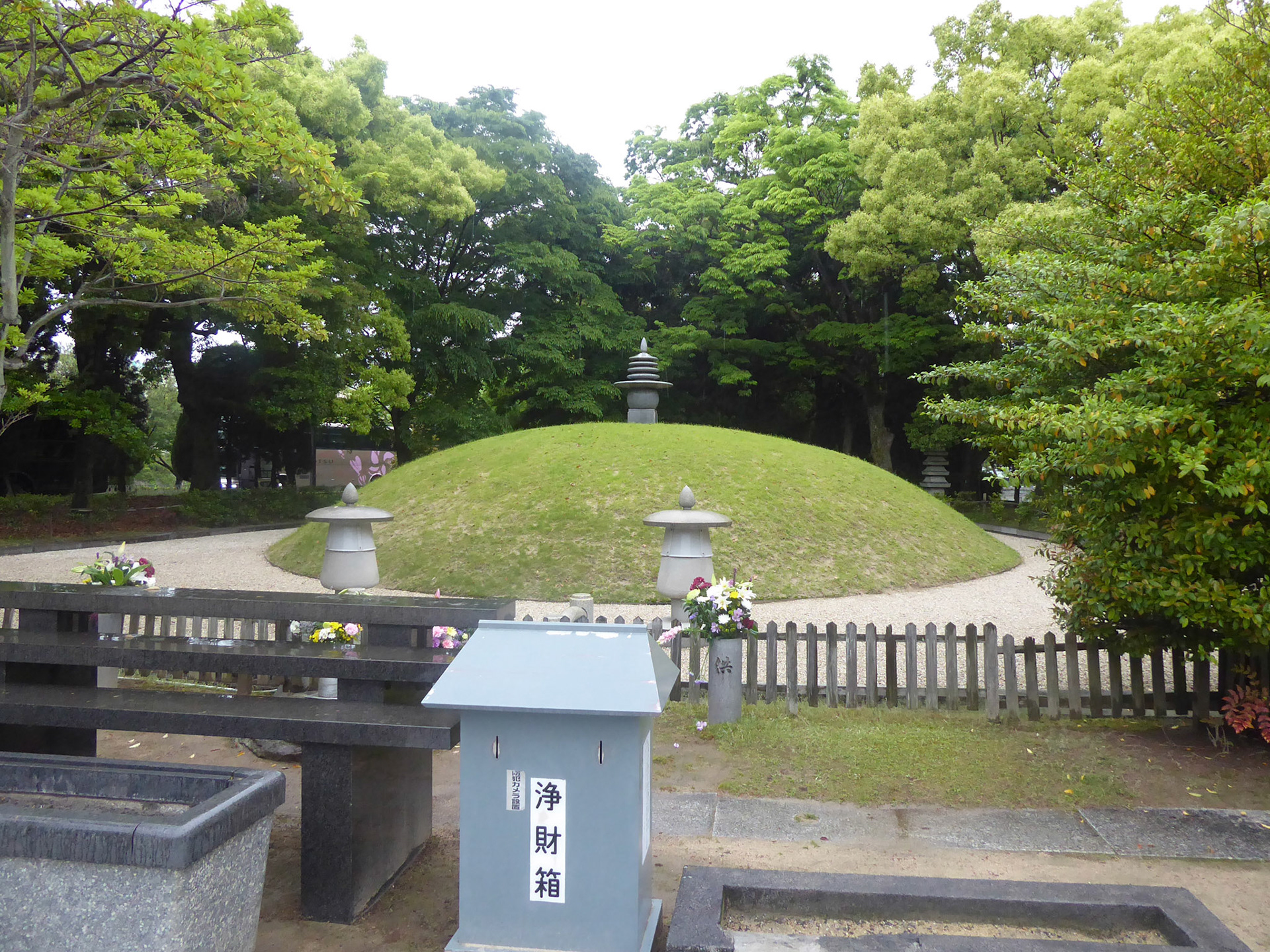 Atomic Bomb Memorial Mound contains the cremated ashes of 70,000 unidentified victims of the bomb.