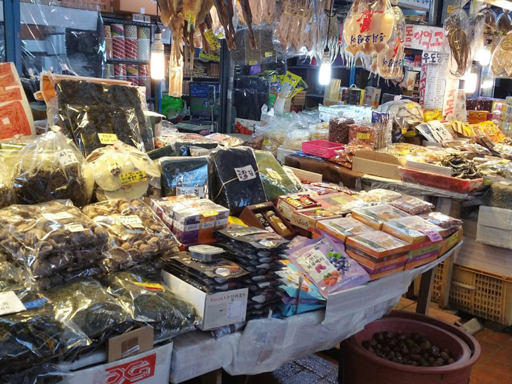 Dongmun Traditional Market