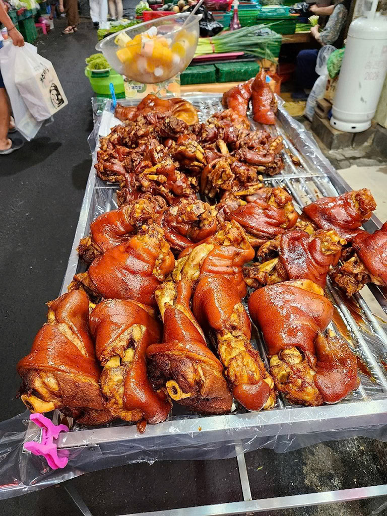 Dongmun Traditional Market - lots of good eats