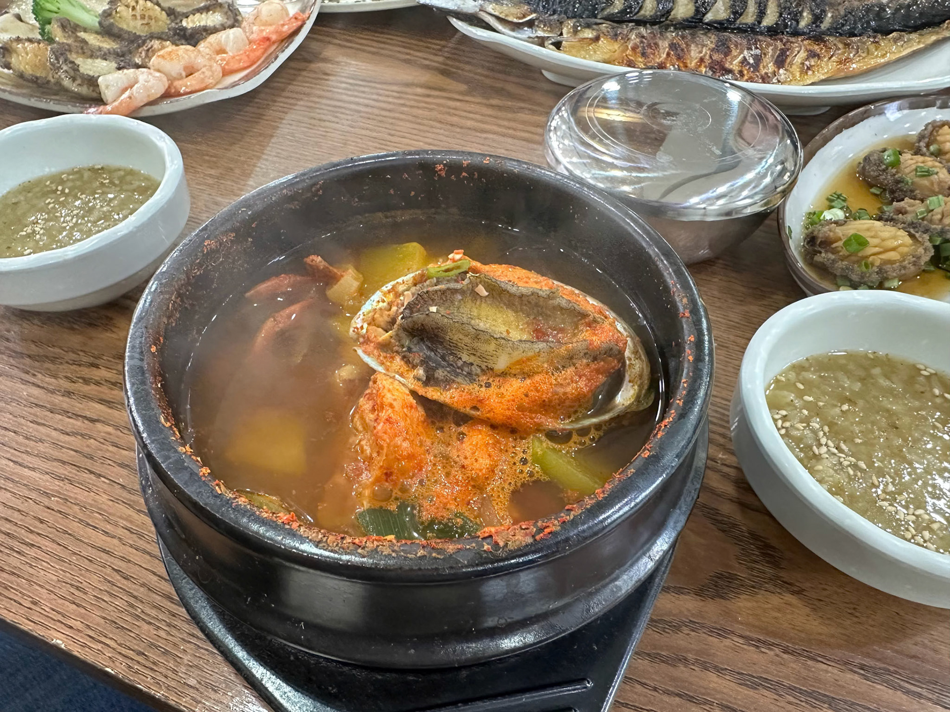 Lunch at Miseuchil restaurant for Abalone Hot Pot